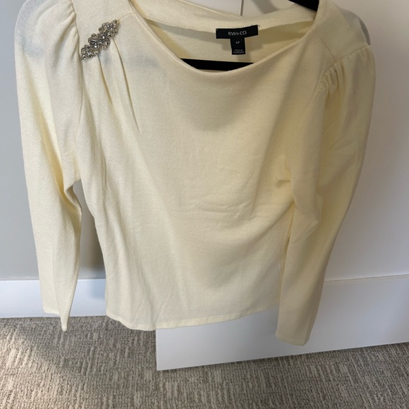 Rw and Co White shirt - Picture 2 of 2